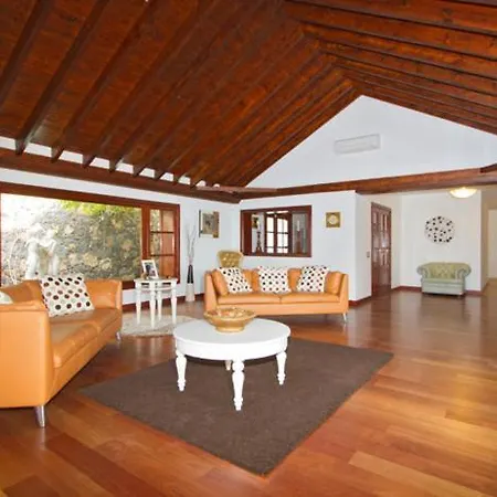 Miracheros - 4 Bedroom - Perfect For Families - Stunning Sea Views Villa Puerto del Carmen (Lanzarote)