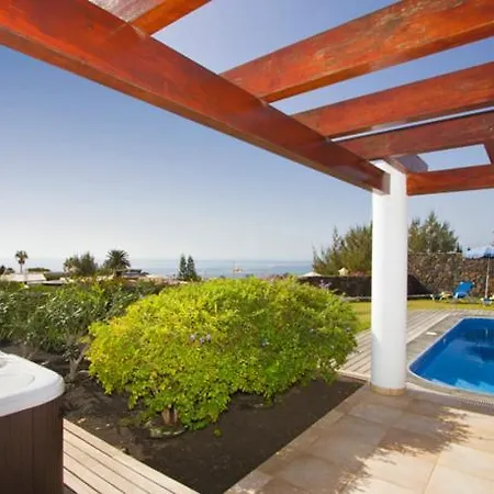 Miracheros - 4 Bedroom - Perfect For Families - Stunning Sea Views Puerto del Carmen (Lanzarote)